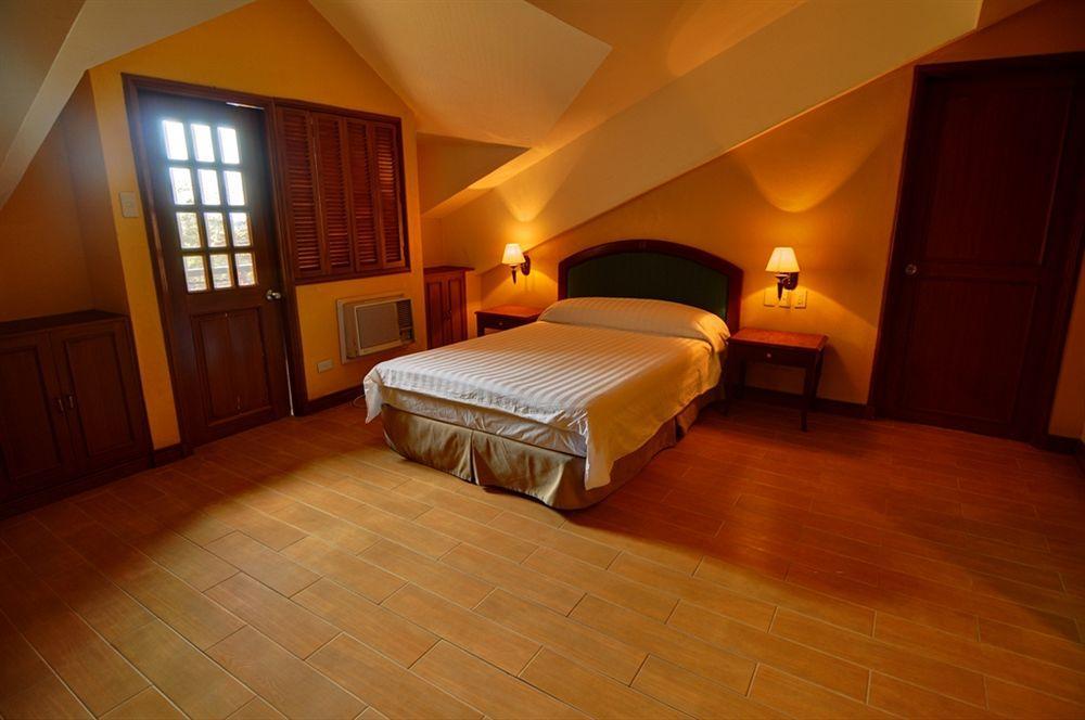Sunrise Holiday Mansion Tagaytay City Exterior photo