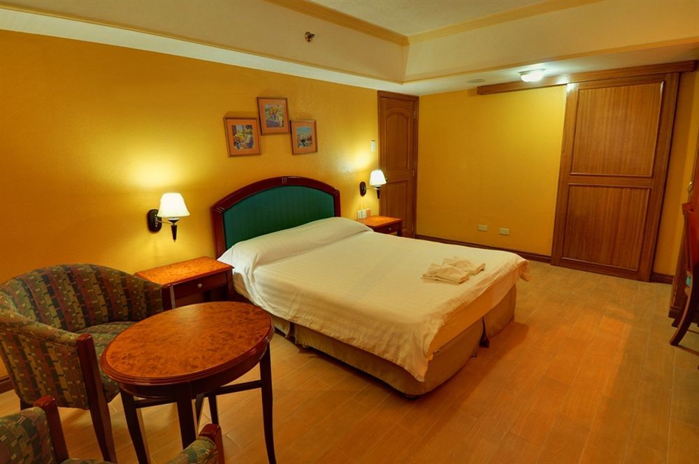 Sunrise Holiday Mansion Tagaytay City Exterior photo
