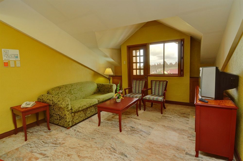 Sunrise Holiday Mansion Tagaytay City Exterior photo